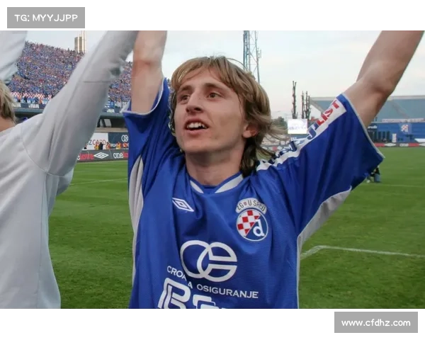 克罗地亚新帅亮相 达利奇离任后莫德里奇兼任球员与技术顾问 克罗地亚新帅亮相 达利奇离任后莫德里奇兼任球员与技术顾问